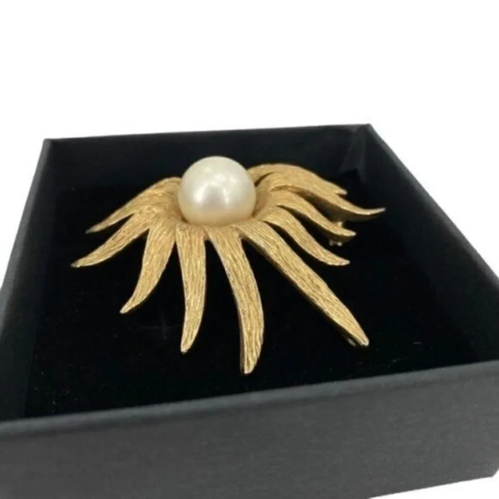 Vintage Tara Gold Starburst Faux Pearl Signed Brooch